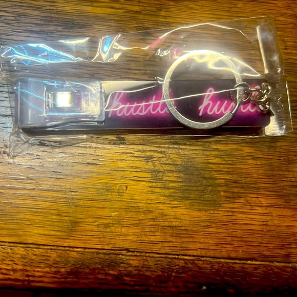 Multifunctional “Card Grabber Keychain” for Long Nails (Set of 3) - Picture 5 of 5